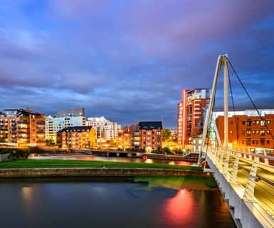 Levné lety na trase Bratislava - Leeds