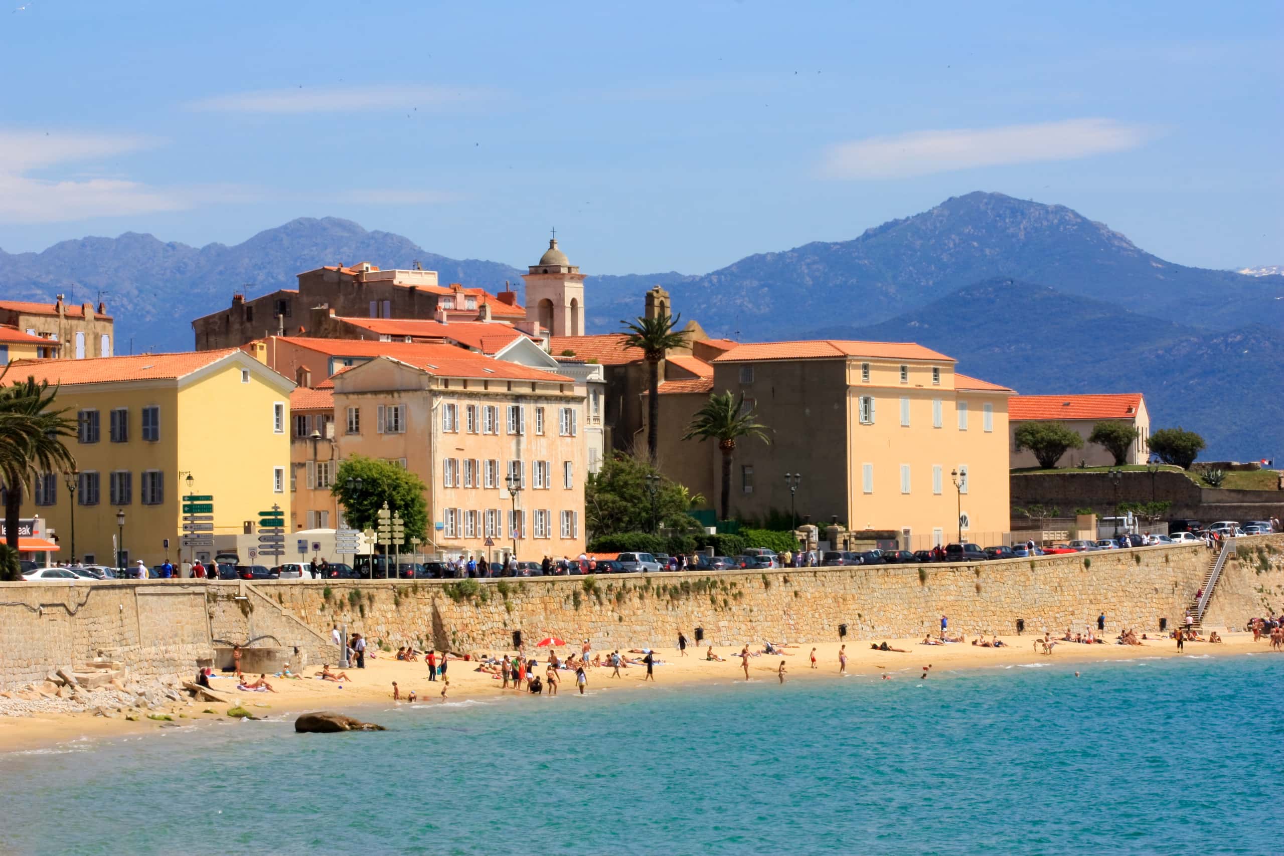 Billiga flyg från Sevilla till Ajaccio från 2,568 kr