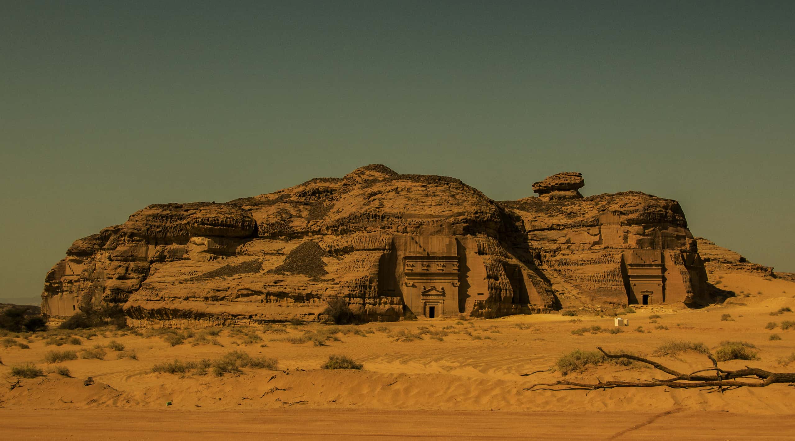 リヤド発アル・ウラー行きの格安チケットが¥10,384～