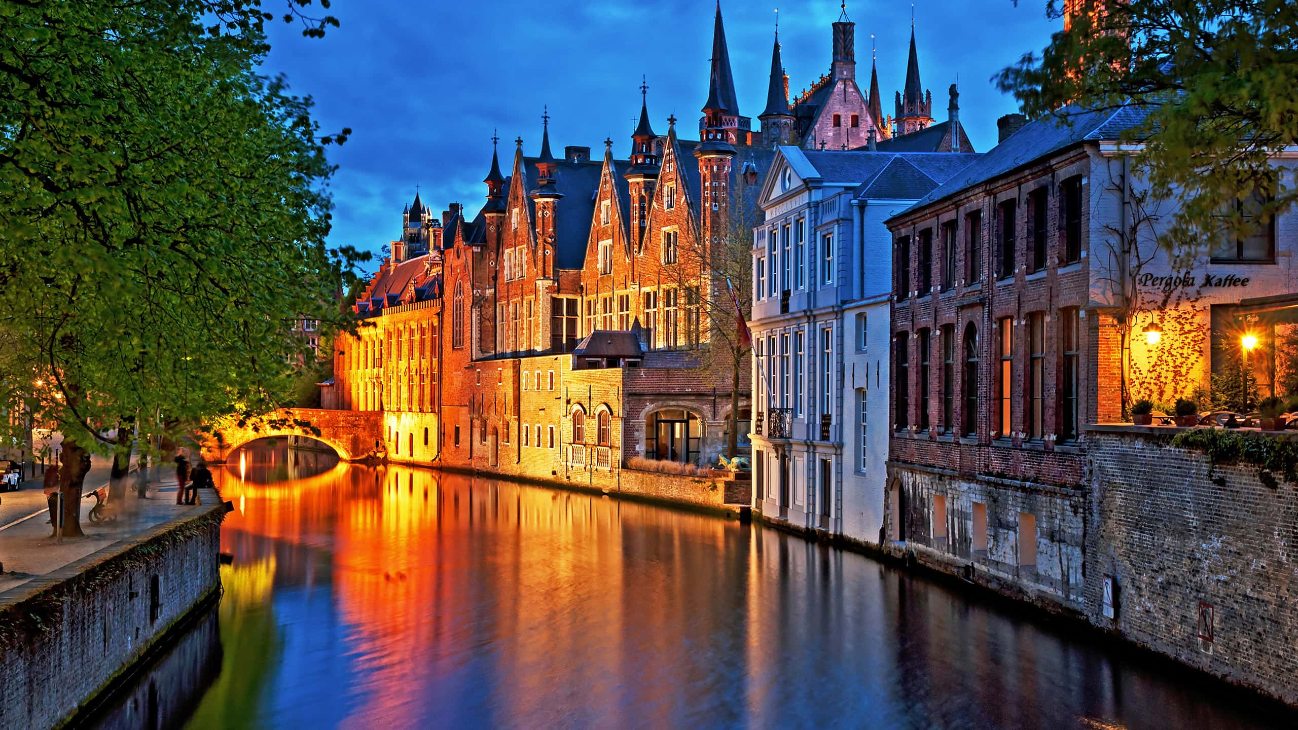 Bilete de avion ieftine din București to Bruges de la 106 lei