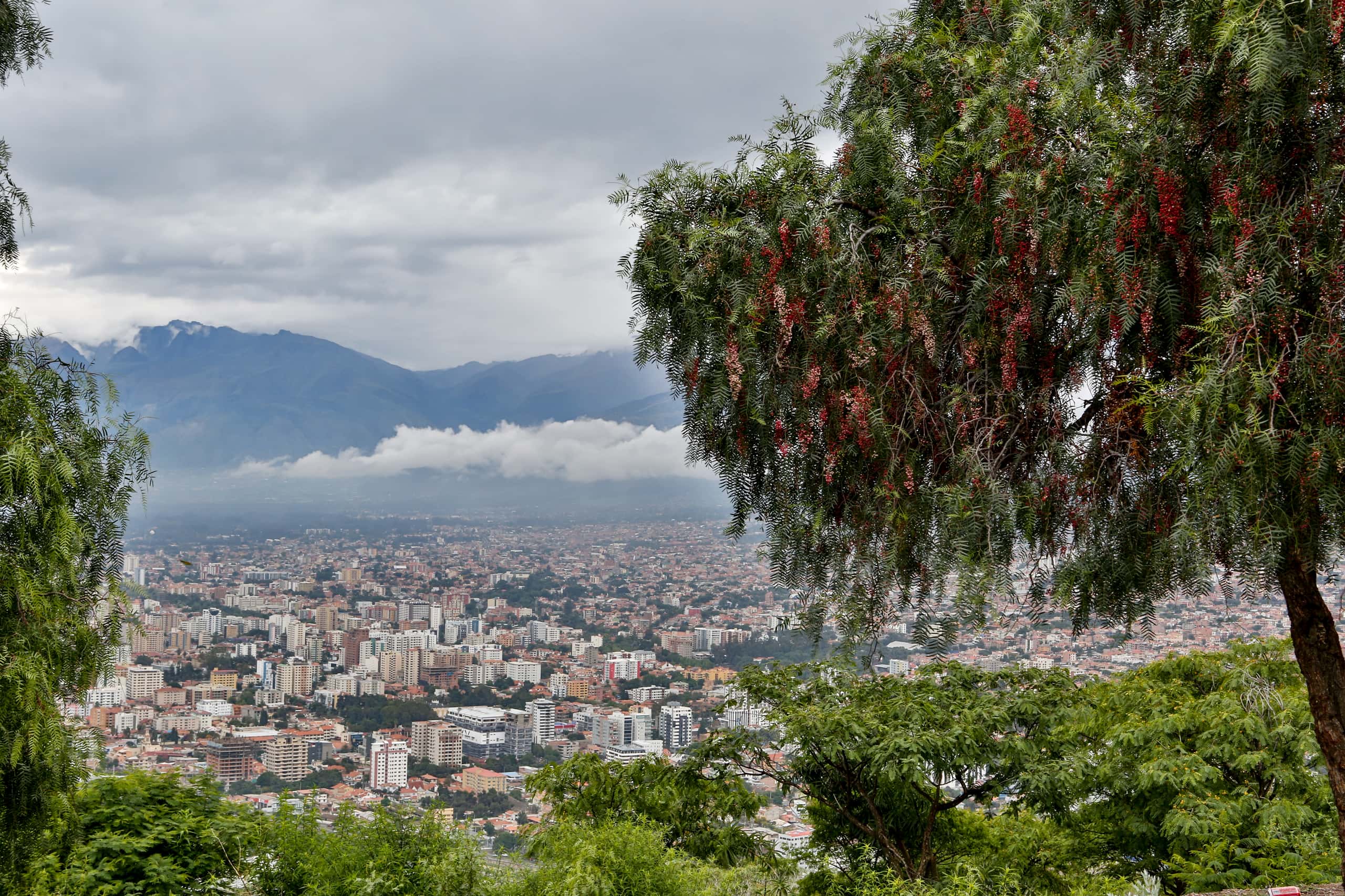 Billige flybilletter from Sucre to Cochabamba fra 321 kr