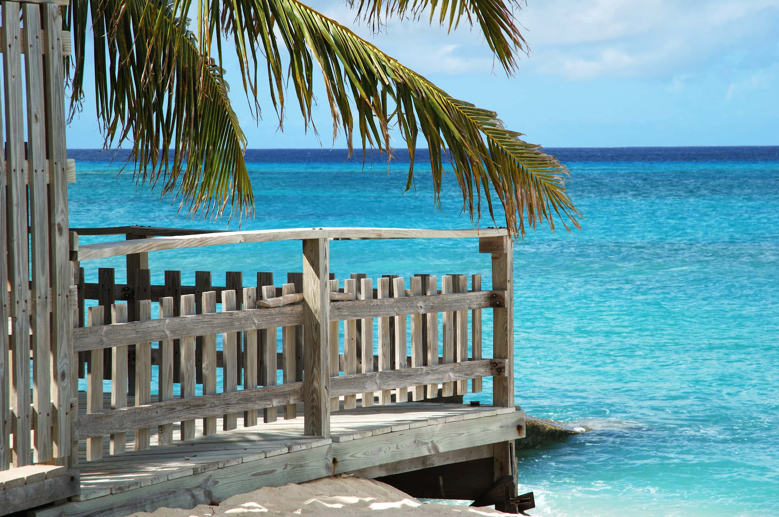 Vuelos baratos de Lima a Cockburn Town a partir de 426 €