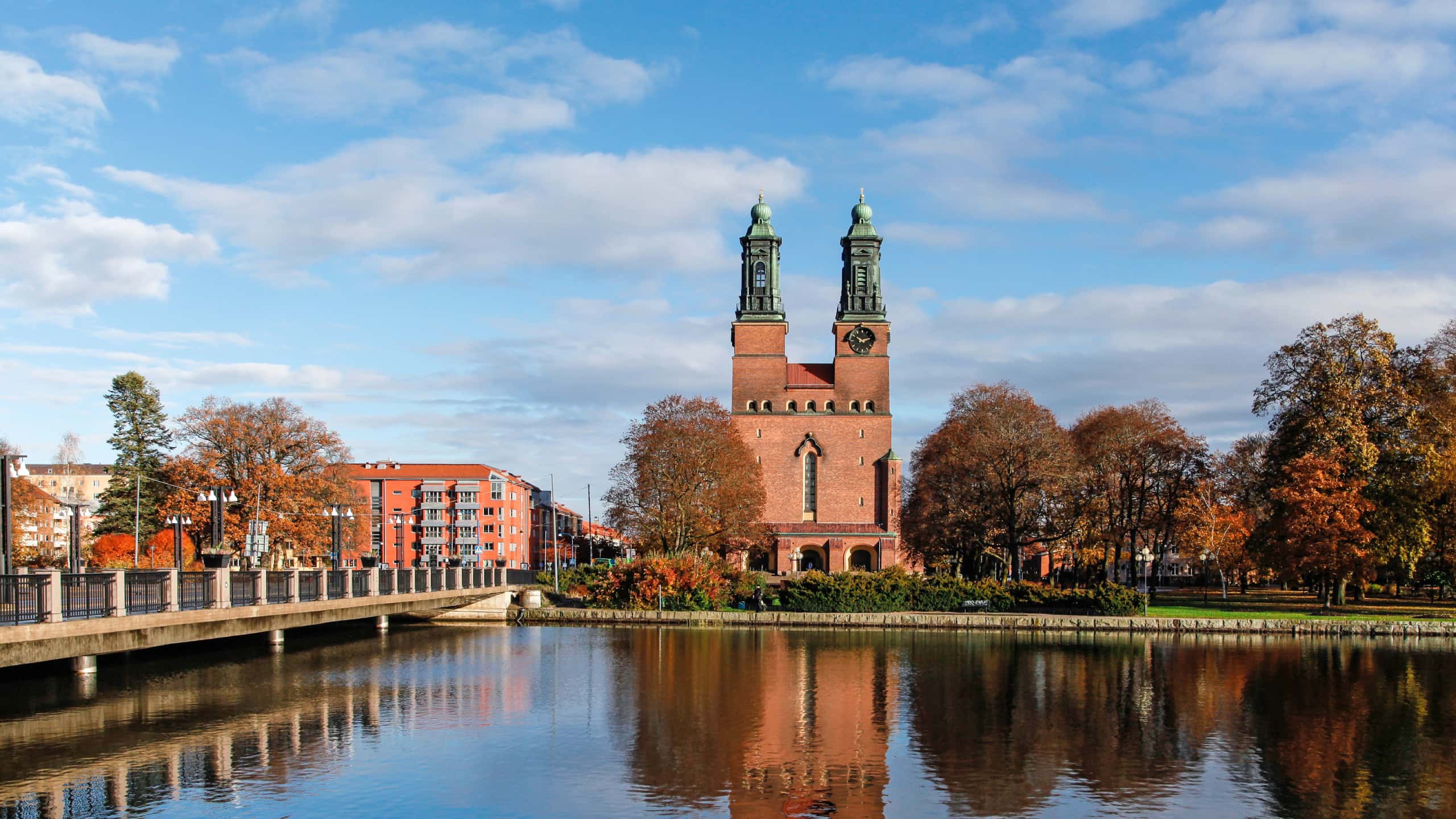 Cheap flights from Savannah to Eskilstuna from $462