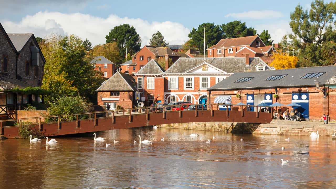 Vols pas chers depuis Istanbul vers Exeter à partir de CA$251