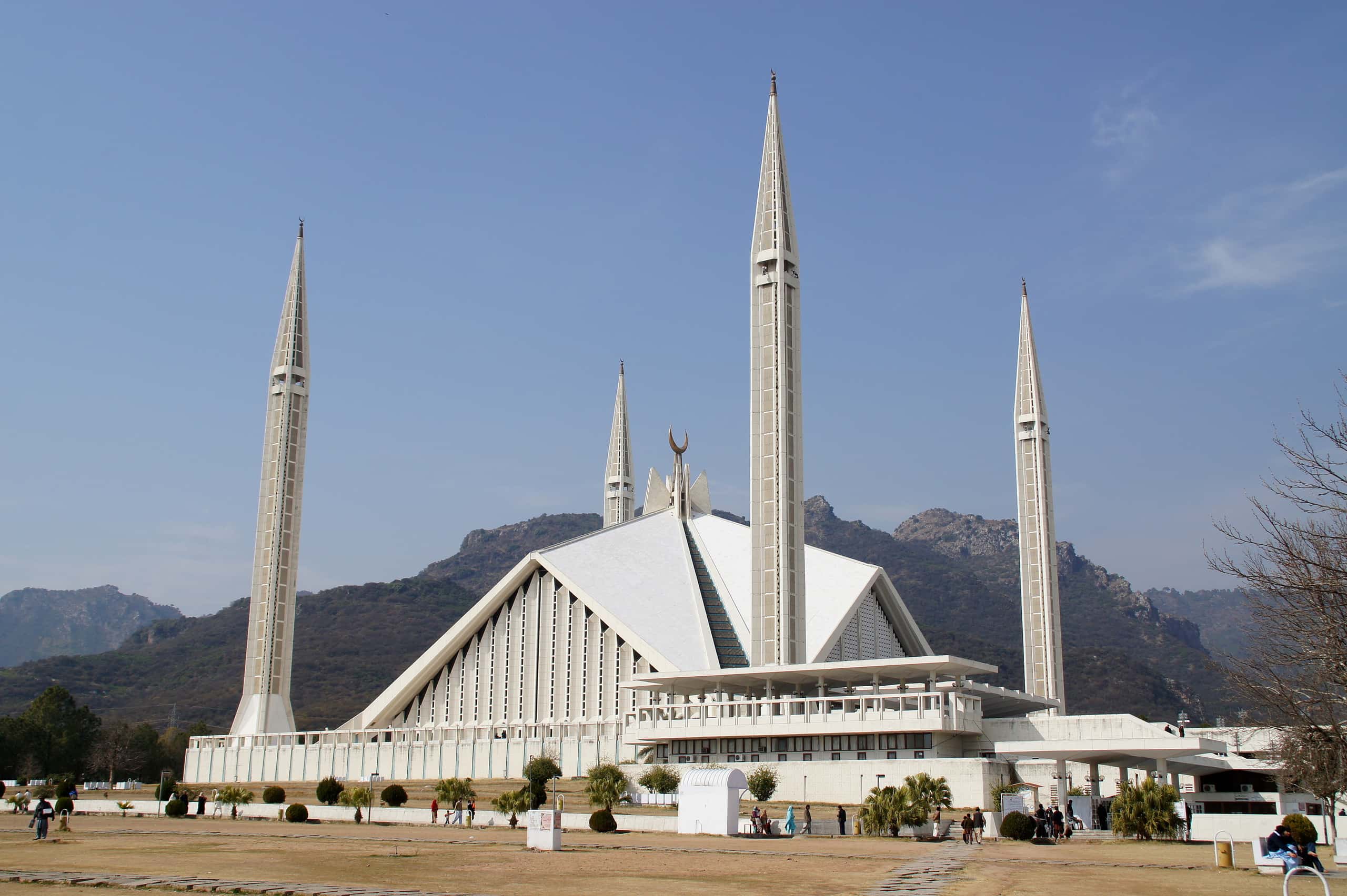 Cheap flights from Fargo to Islamabad from £387