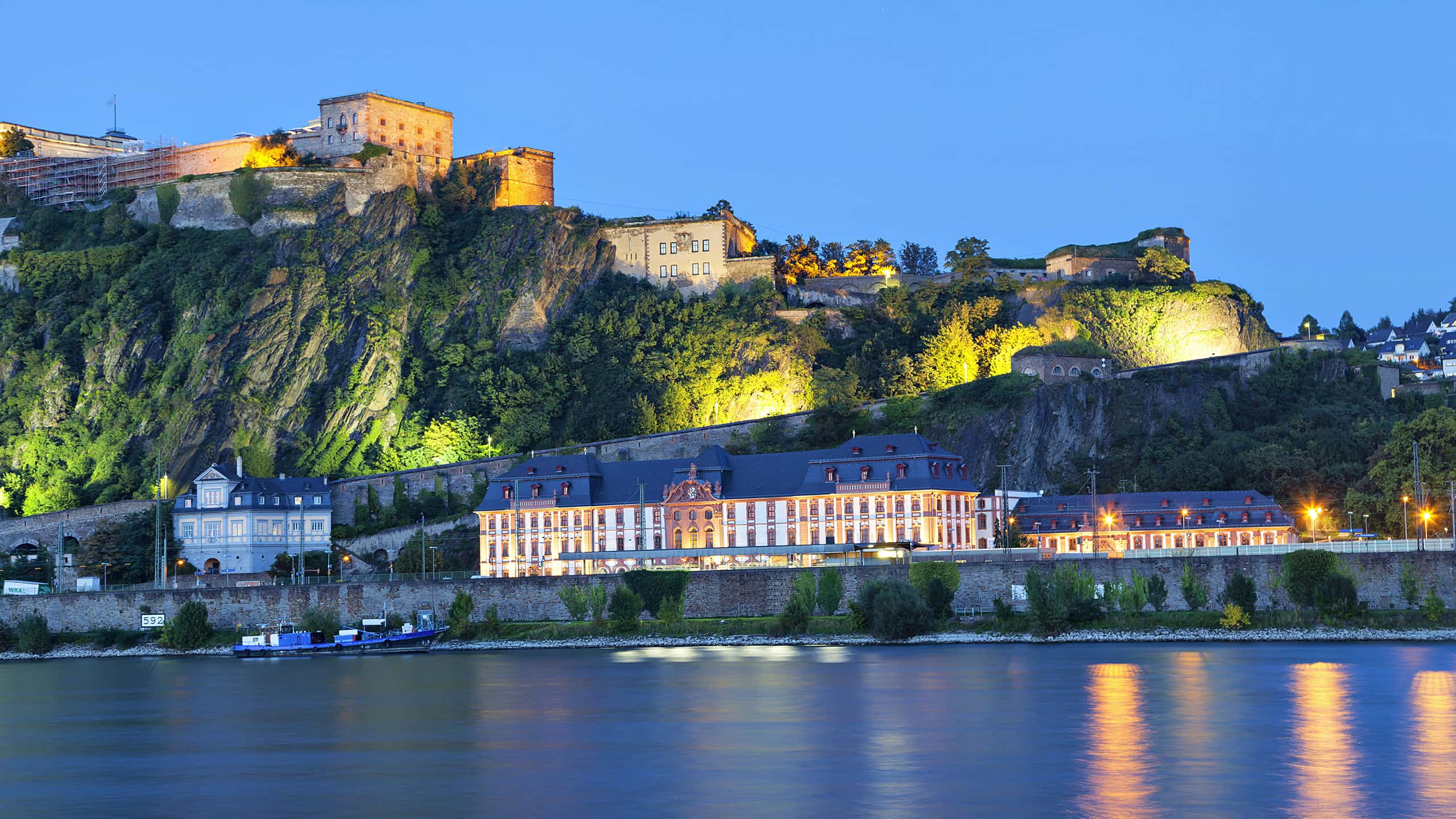 Дешеві авіаквитки із Саньї до Кобленцу від 17,352 грн.