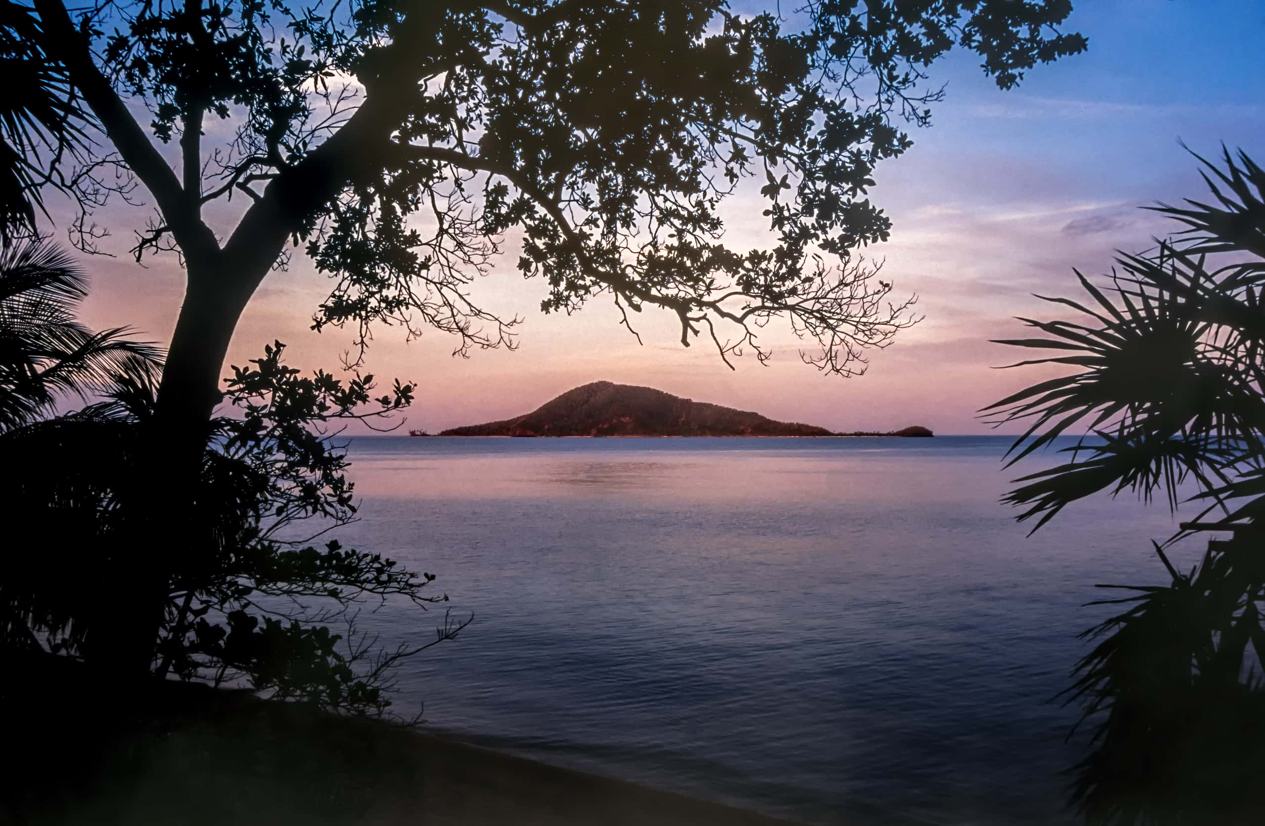 Cheap flights from Roatan to La Ceiba from £36