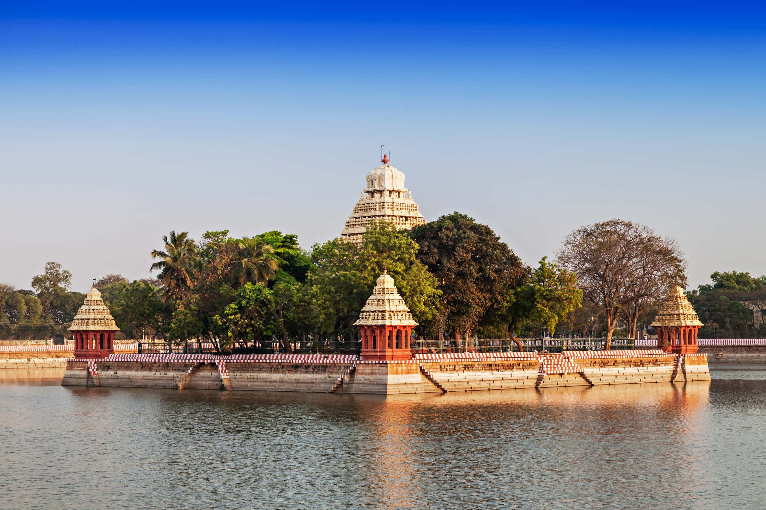 Cheap flights from London to Madurai from £209
