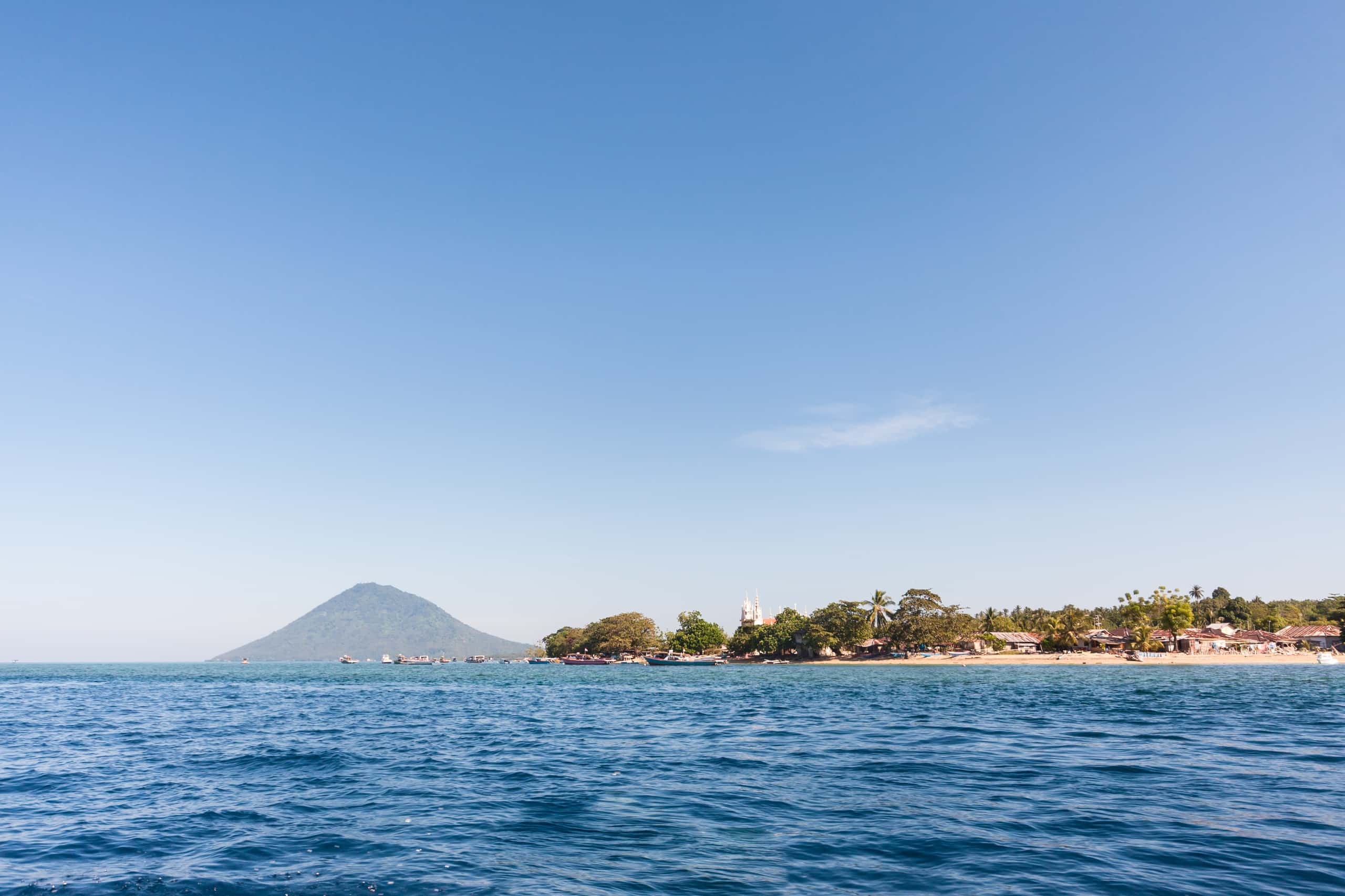 Cheap flights from Surabaya to Manado from £93