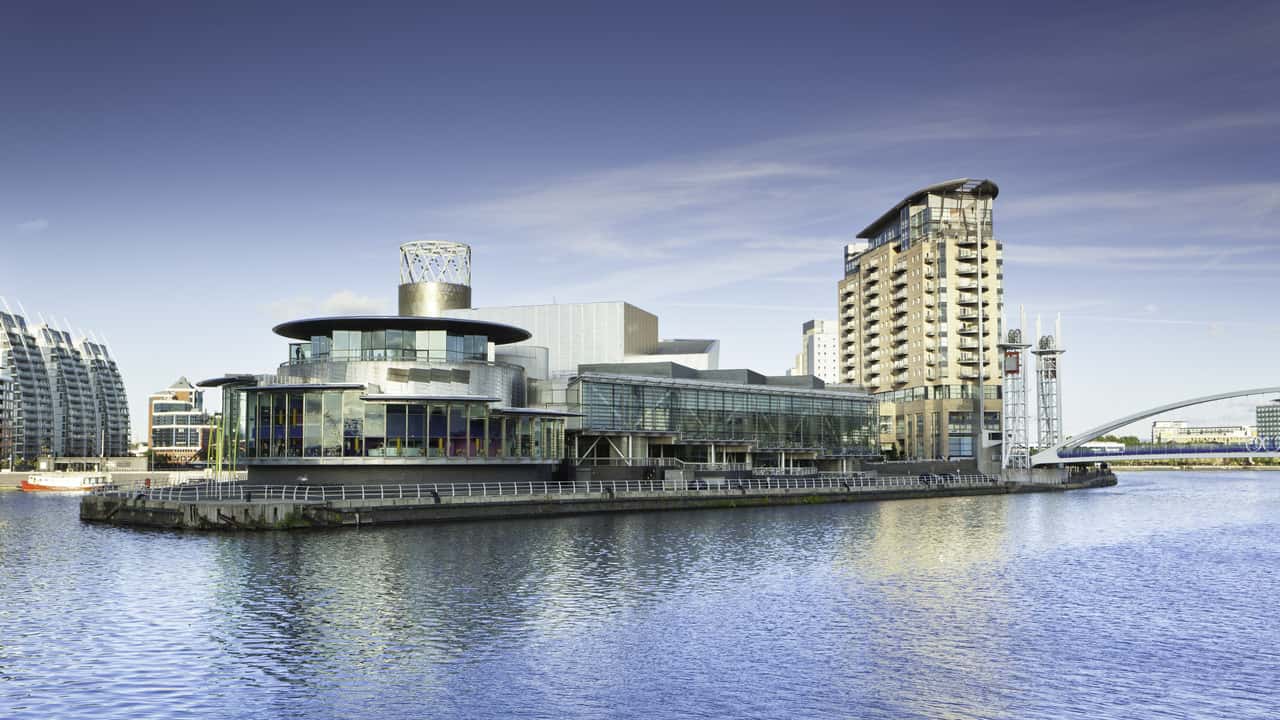 Cheap flights from Vienna to Manchester from £24