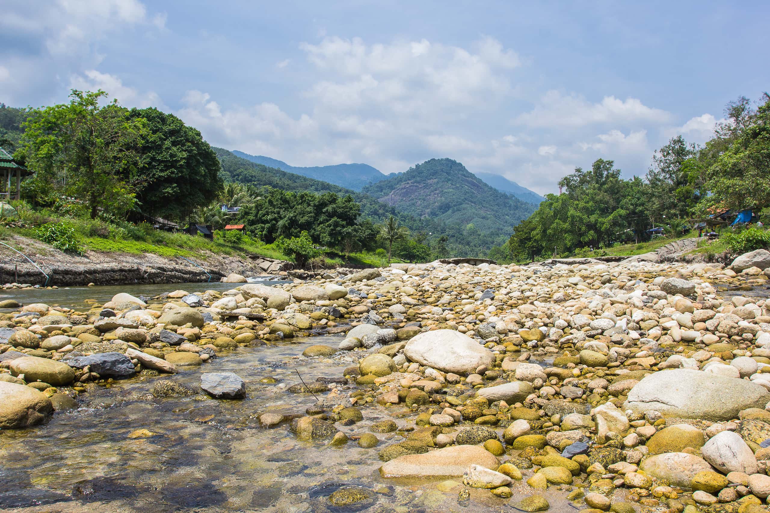 Cheap flights from Lima to Nakhon Si Thammarat Province from £830