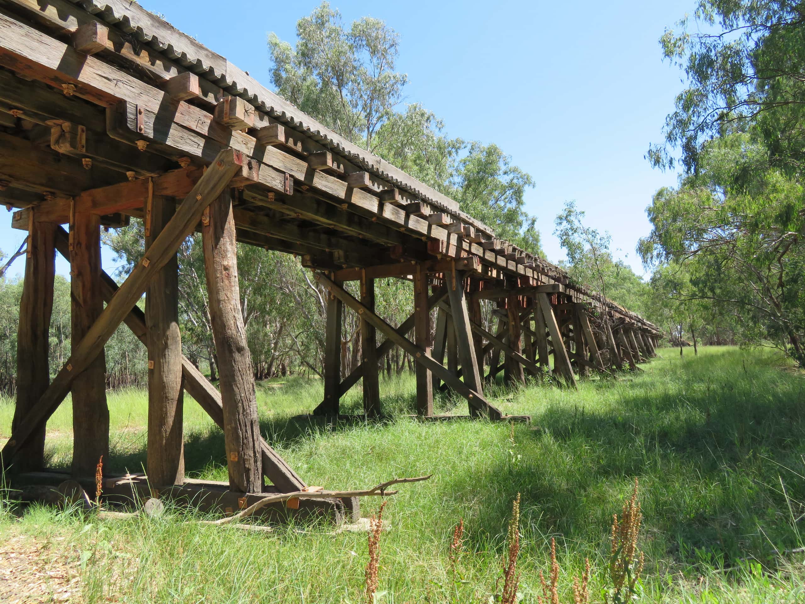 Cheap flights from Brisbane to Narrandera from £228