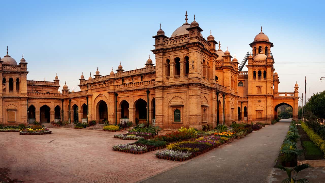 Cheap flights from Karachi to Peshawar from £40