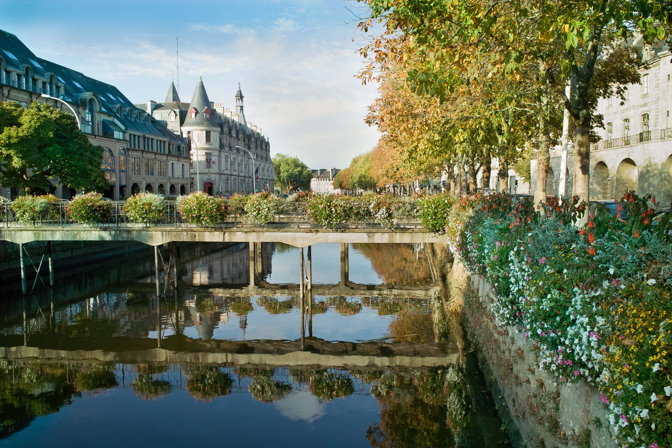 Cheap flights from New York to Quimper from 