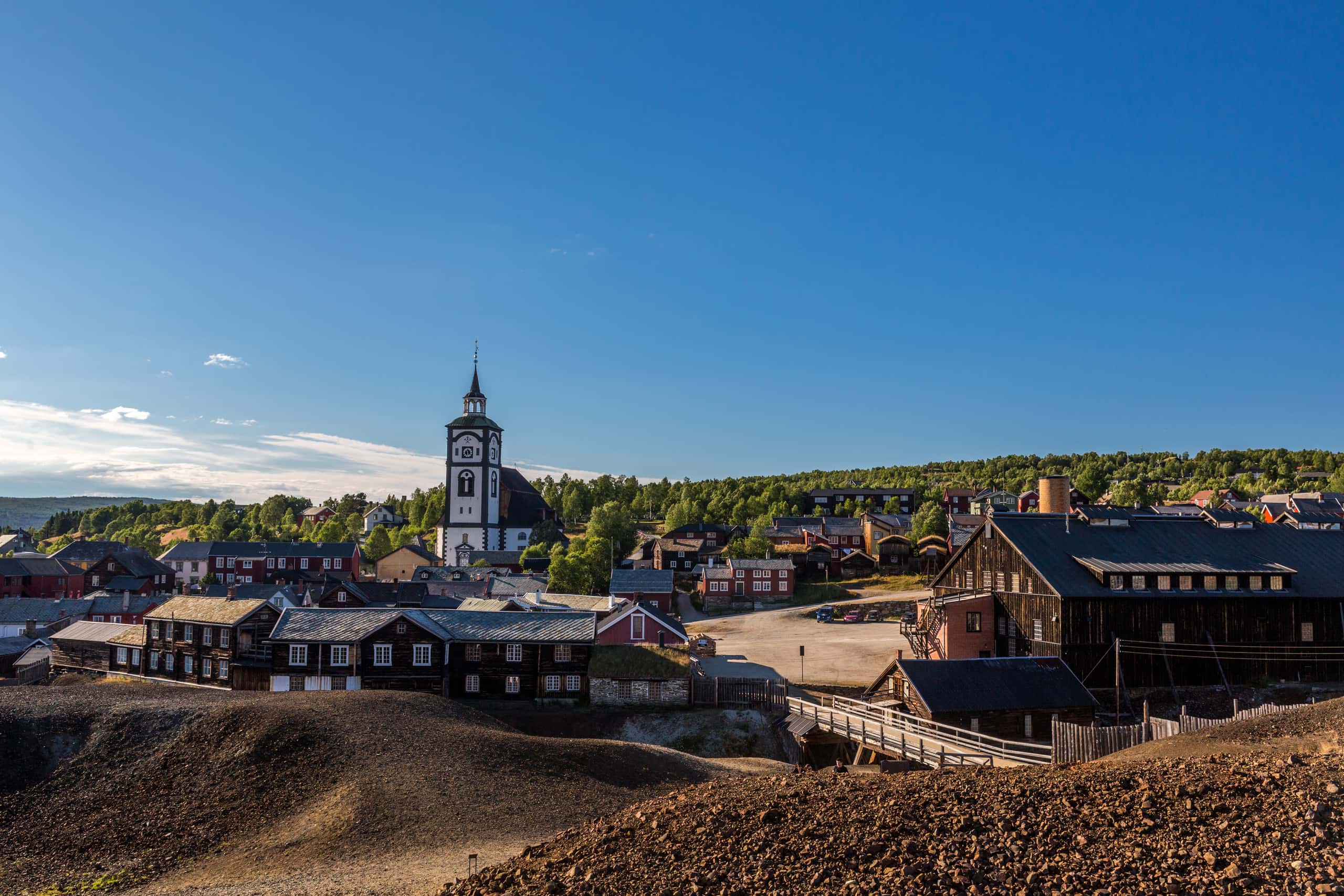 Cheap flights from London to Røros from £136