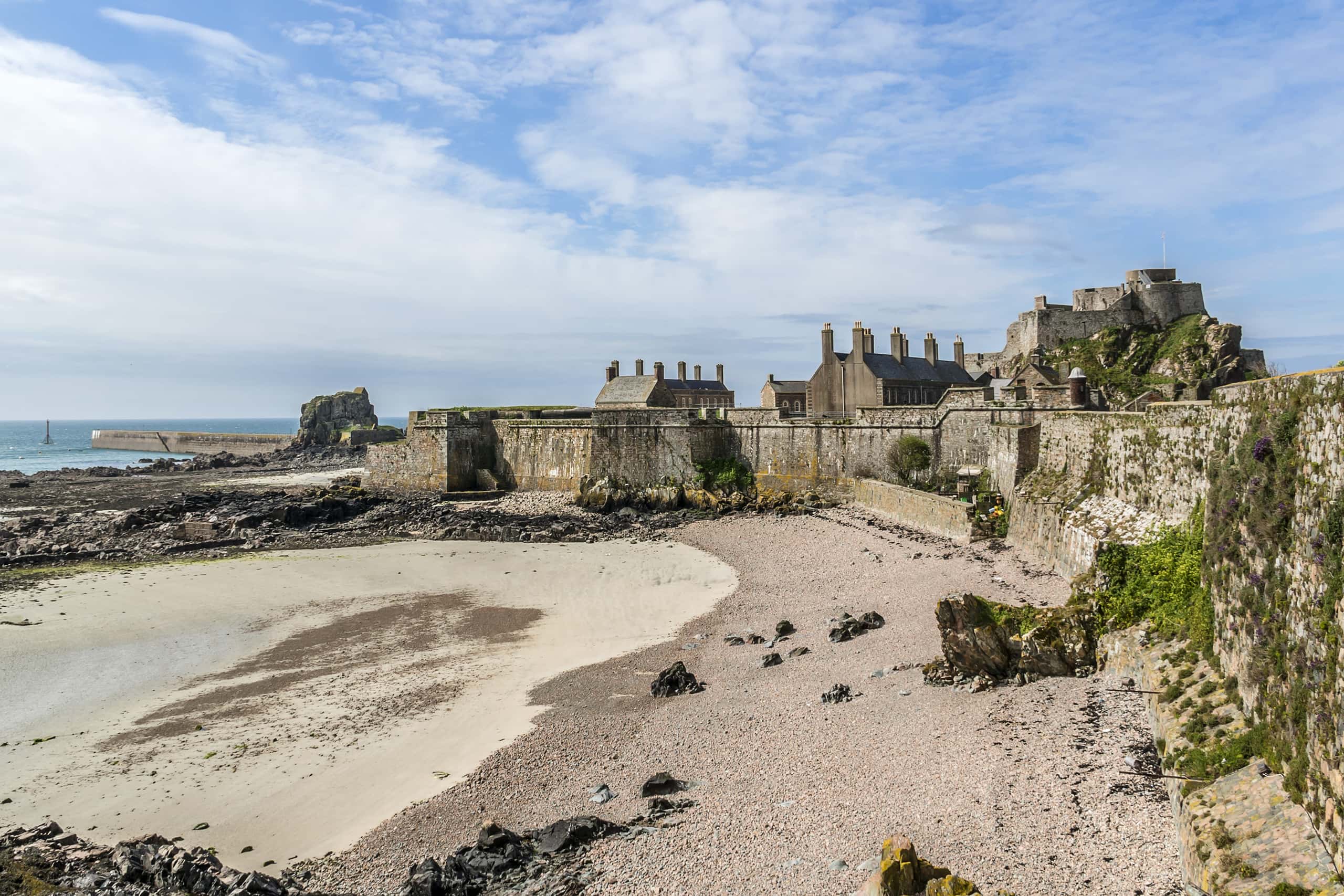 Voli economici da Roma a Saint Helier a partire da 108 €