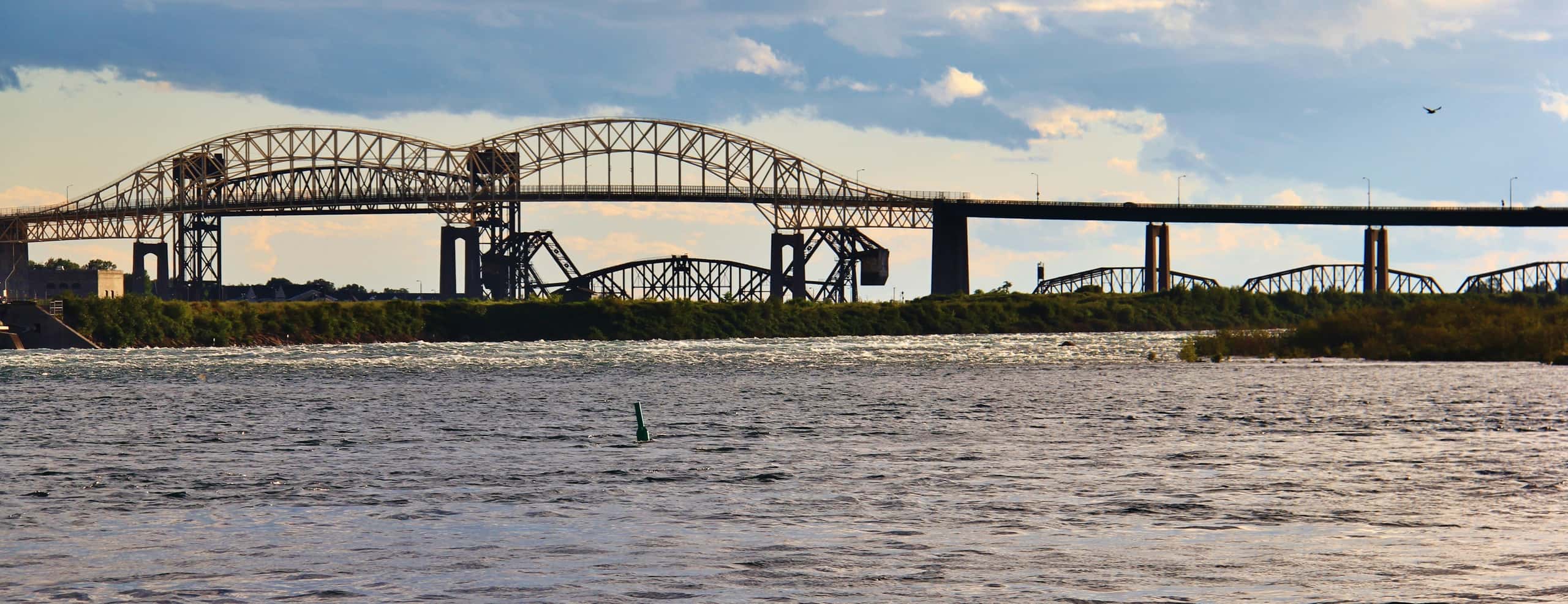 Günstige Flüge von Amsterdam nach Sault Ste. Marie ab 528 €