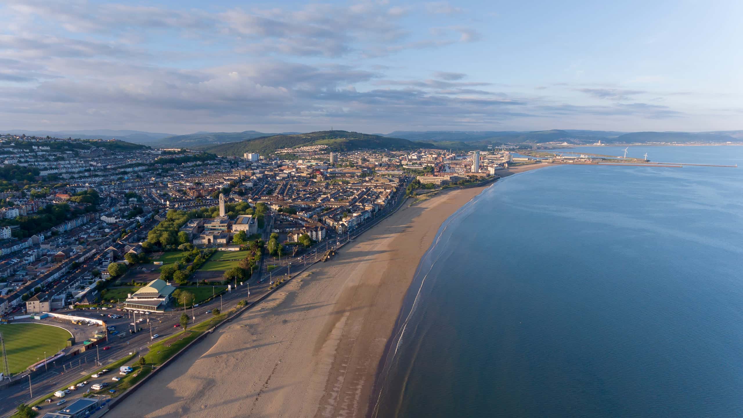 Cheap flights from Edinburgh to Swansea from £26