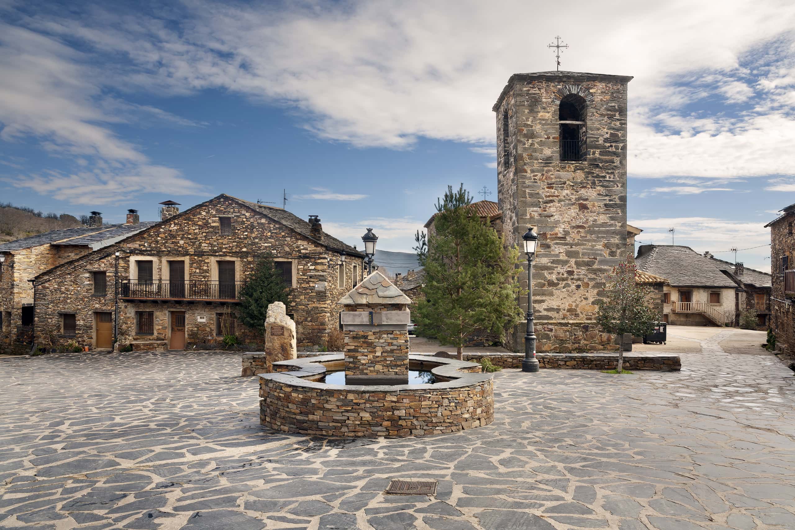 Vuelos baratos de Sevilla a Valverde a partir de 94 €