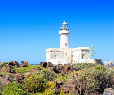 潘泰莱里亚岛机场