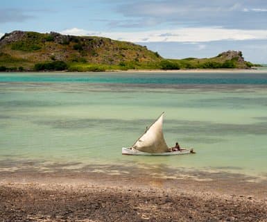 伽堂·杜瓦尔爵士机场
