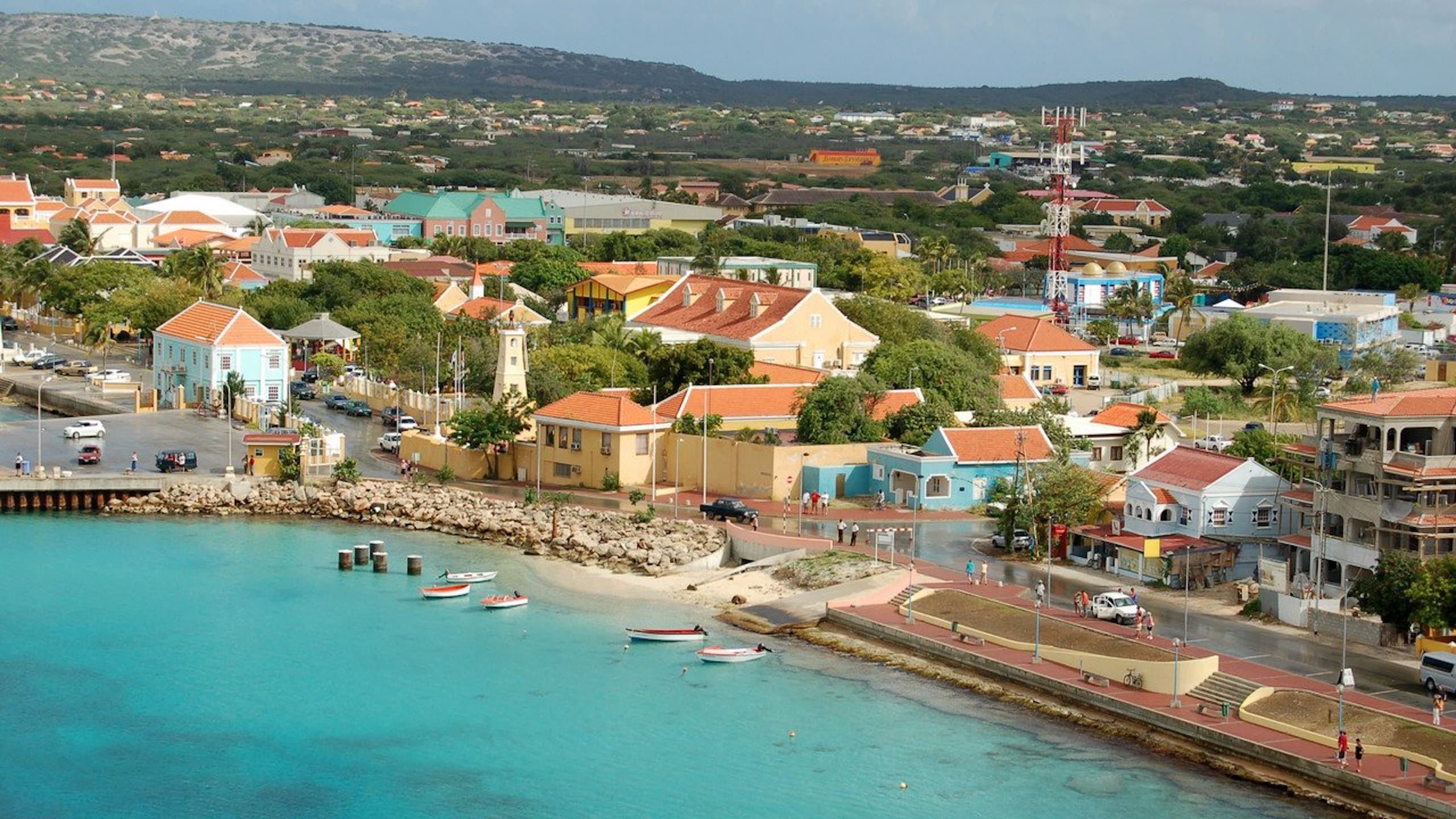 Vuelos baratos de Curazao a Aruba desde $111,502