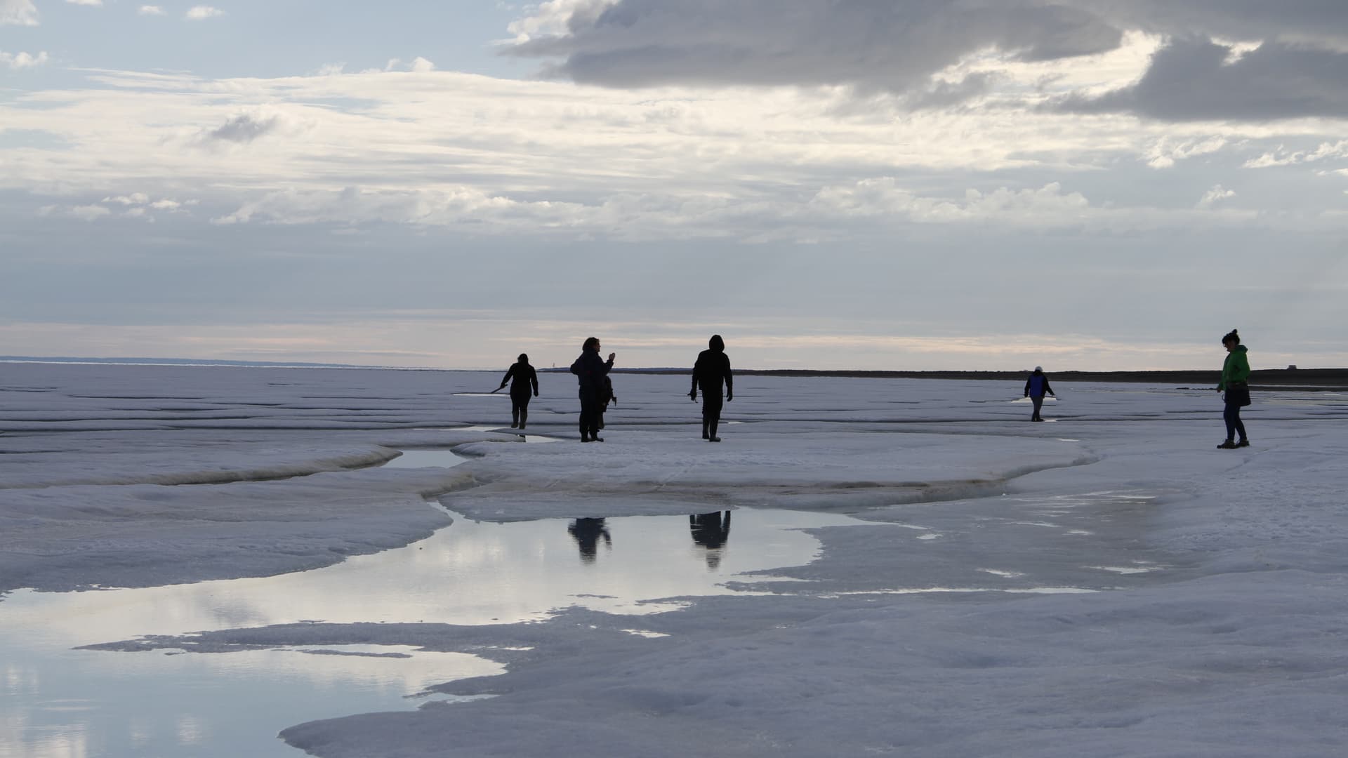 Cheap flights to Nunavut, Canada