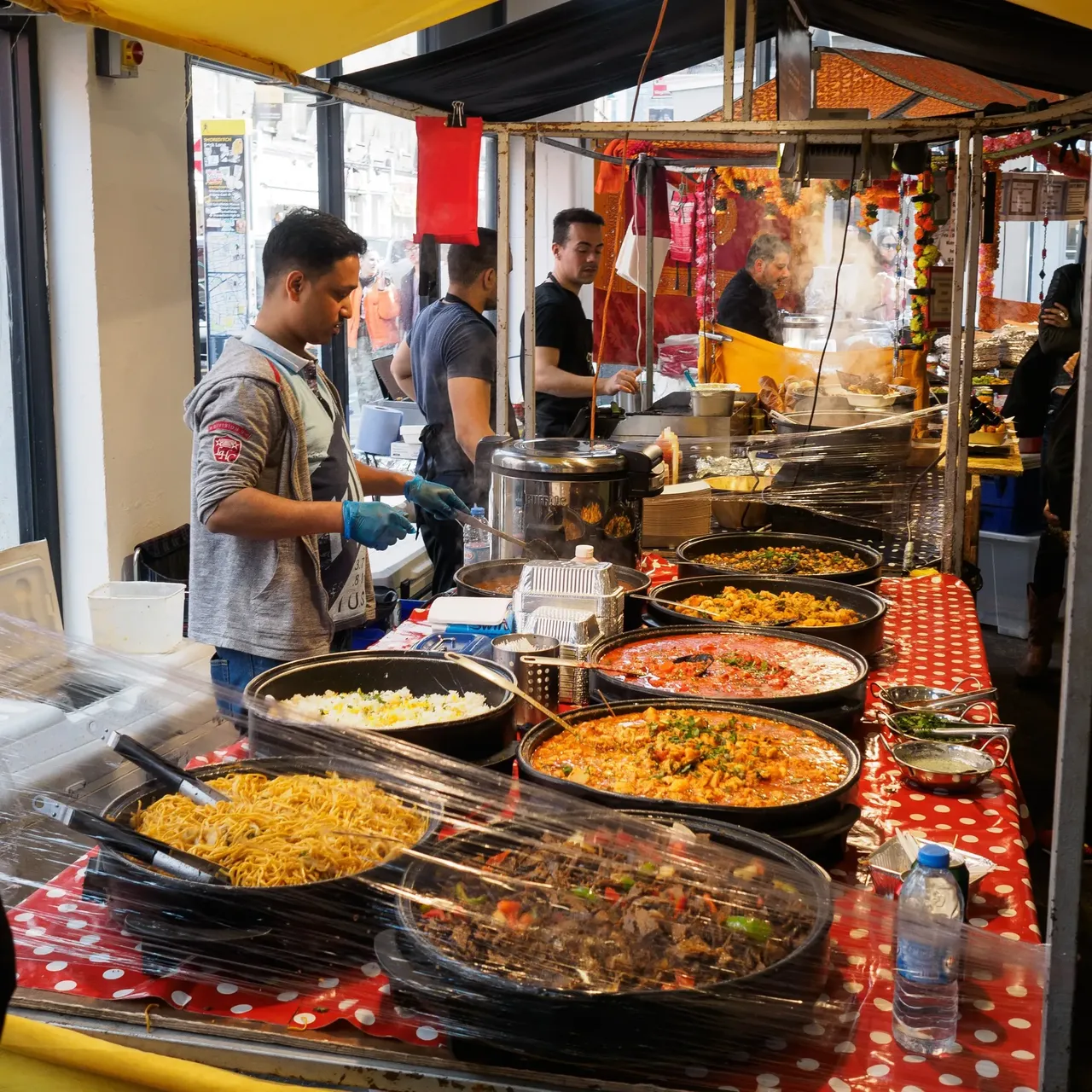 Street food stall in Brick Lane Market – Paolo Paradiso / Shutterstock London