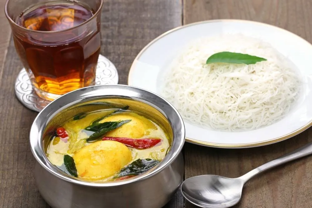 Idiyappam (tészta és curry) - iStock