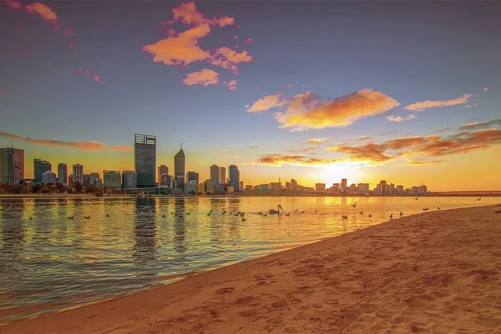 Cityfront beach in Perth at sunset — Shutterstock