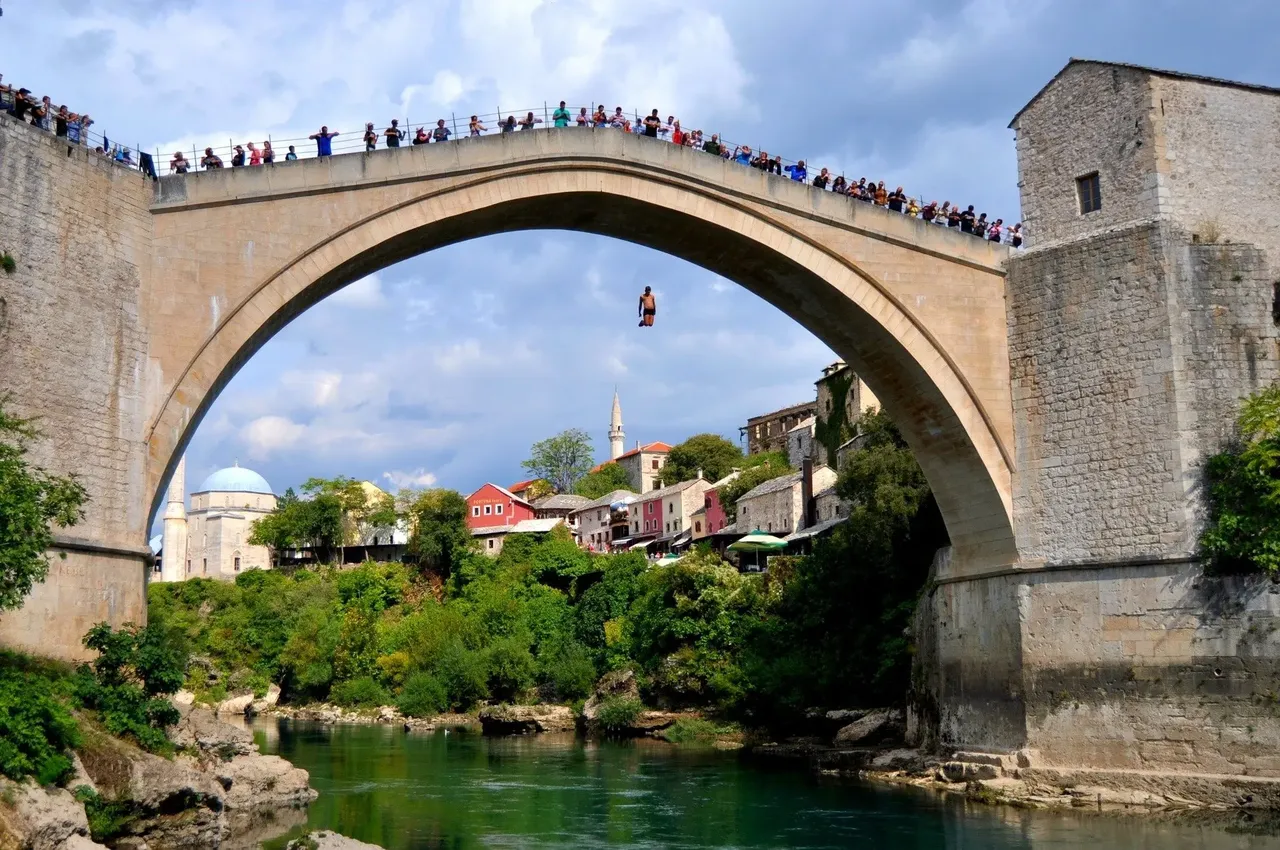 It takes a few second before you hit the cold waters of the Neretva River — croatiatipscom / 50 images /Pixabay