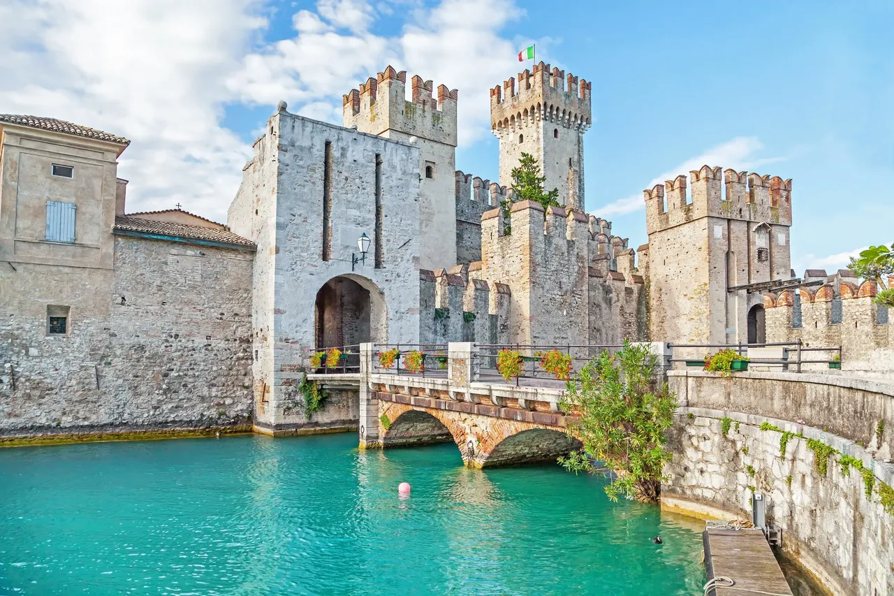 Scaliger Castle protected its owners from attacks by land and lake – Shutterstock castles