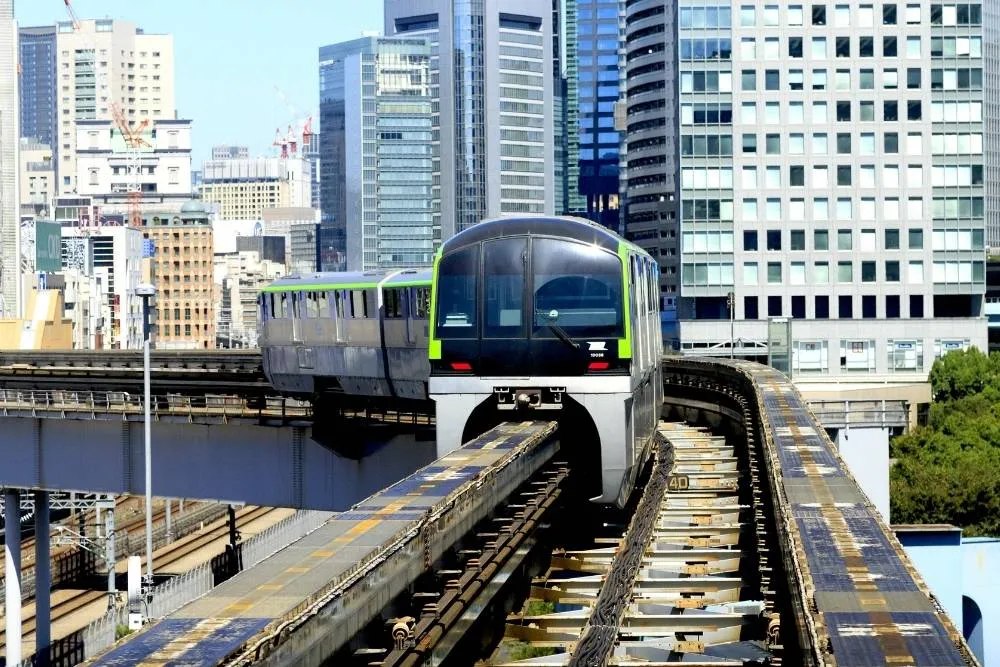 Monorail coming from Haneda Airport in Tokyo — Shutterstock
