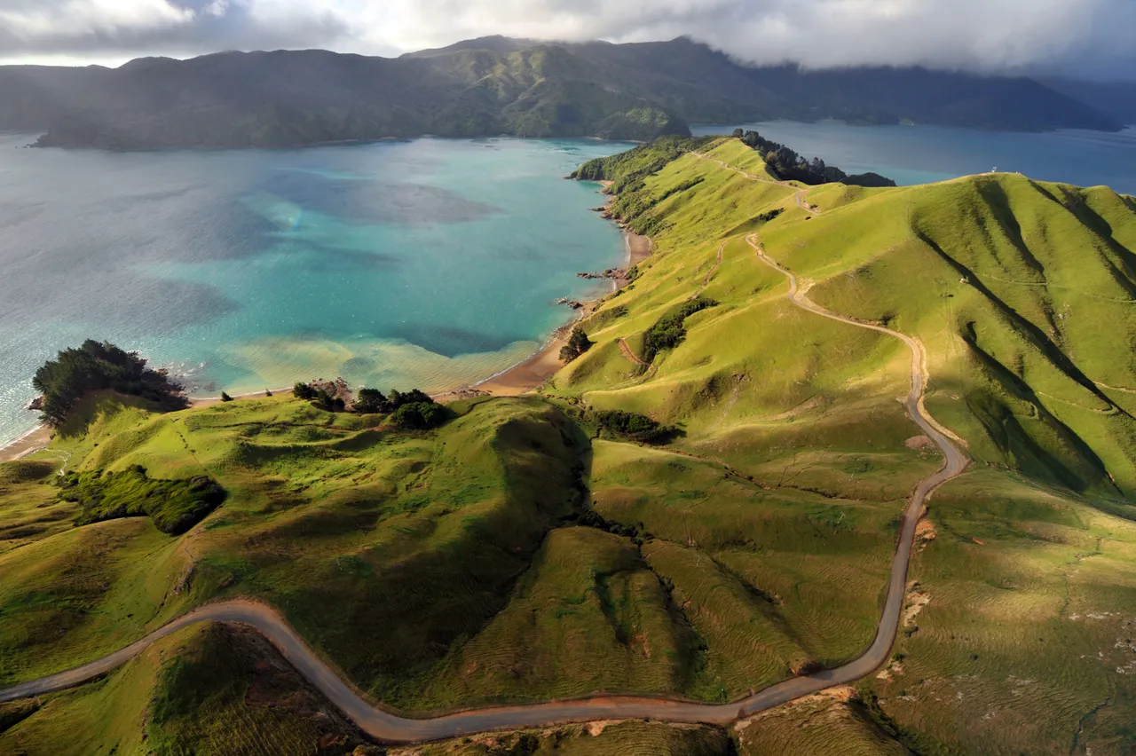 Widok z lotu ptaka na Marlborough Sounds w Nowej Zelandii