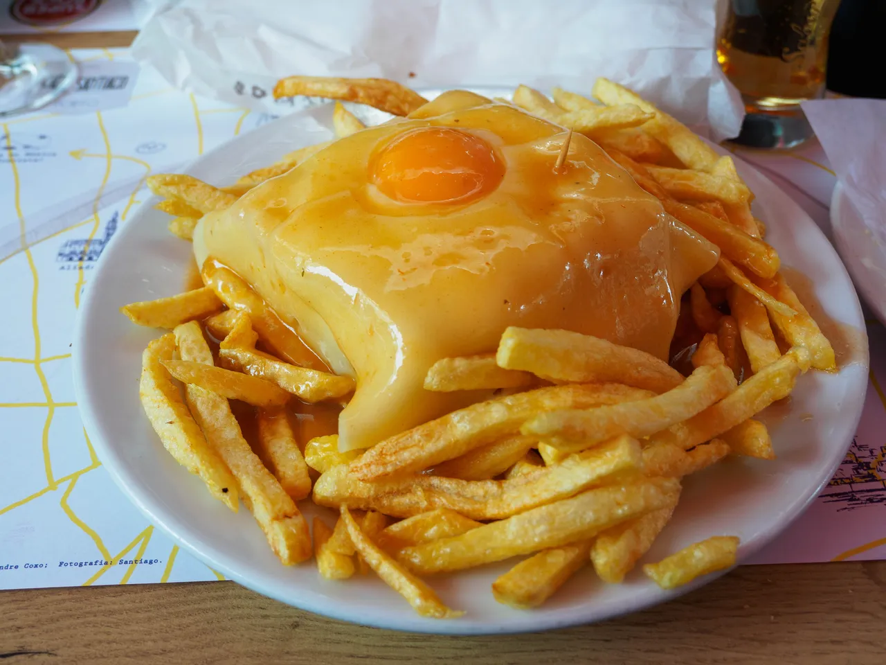 Francesinha na talíři