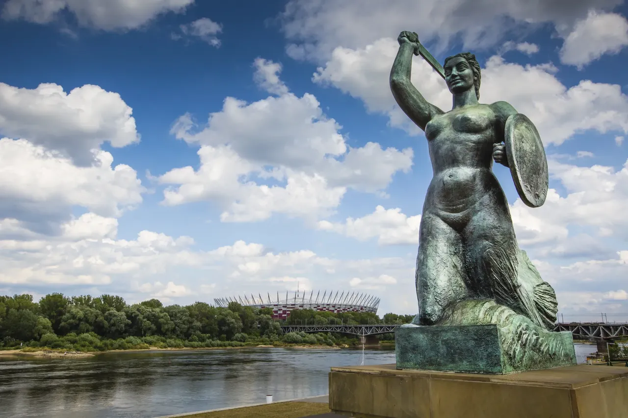 La sirena es el símbolo oficial de Varsovia. ¡Intenta contar cuántas te encuentras durante tu visita!