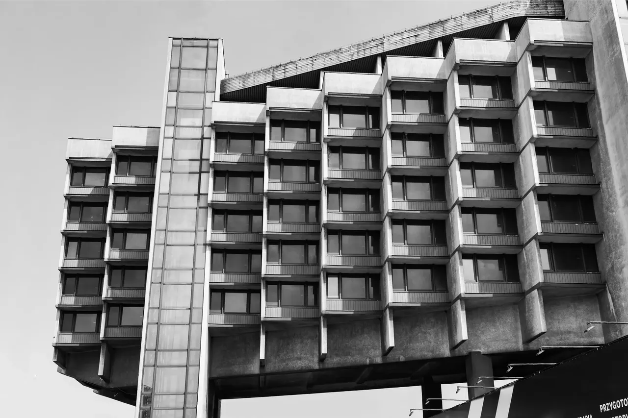 A Forum Przestrzenie egy olyan projekt, amely az elhagyatott Hotel Forumot egy nyüzsgő kulturális helyszínné alakította át.
