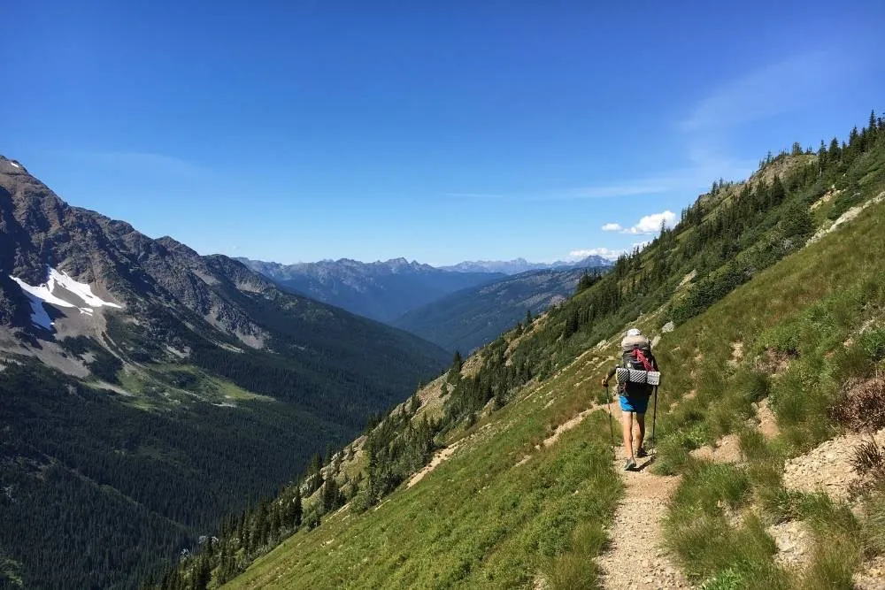Túrázó a North Cascades Nemzeti Parkban - Shutterstock
