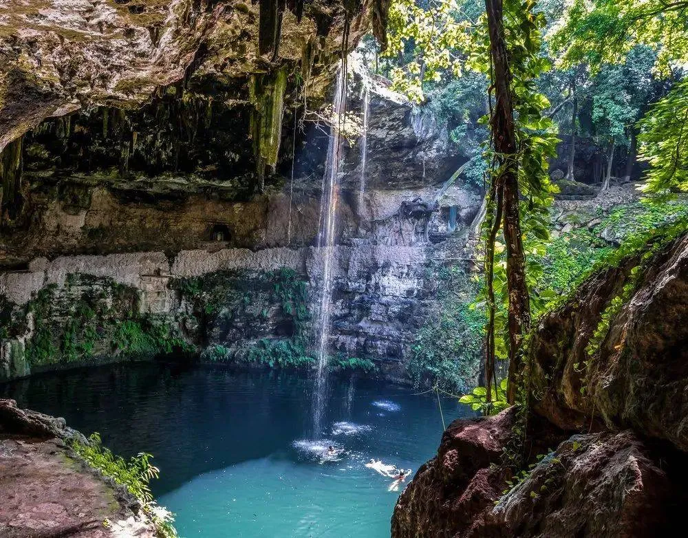 A Riviera Maya területén helyi régészeti lelőhelyeket, vízi sportokat és vezetett dzsungeltúrákat talsz, amelyek fokozzák a kalandvágyat.