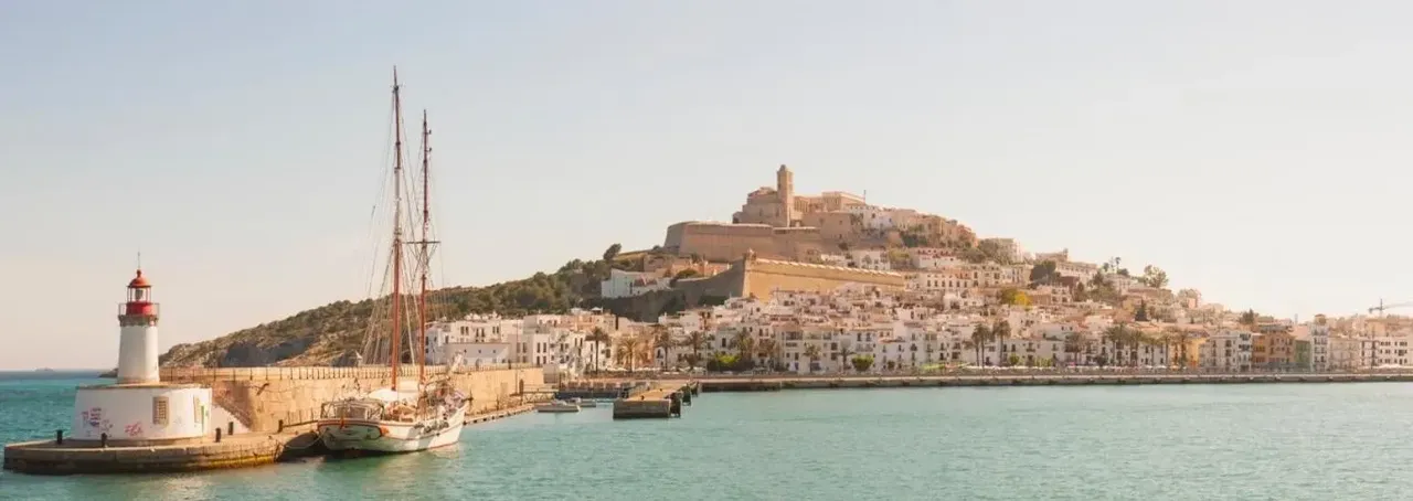 Kiwi Tip: Escápate a Ibiza por Navidad y Año Nuevo por Solo 40€ (¡Ida y Vuelta!)