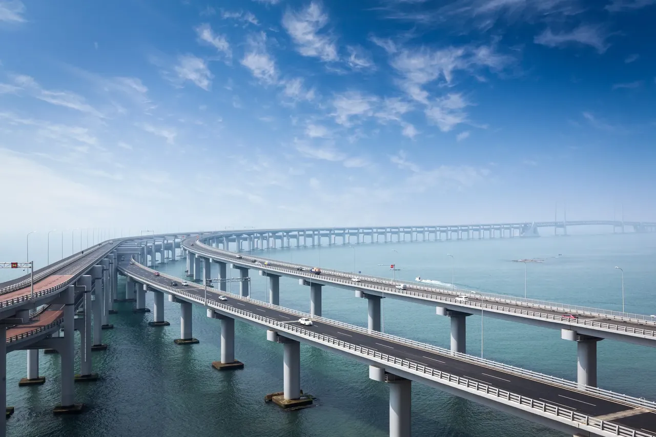 Dalian is famous for it’s long highway sea bridges / shutterstock business traveller