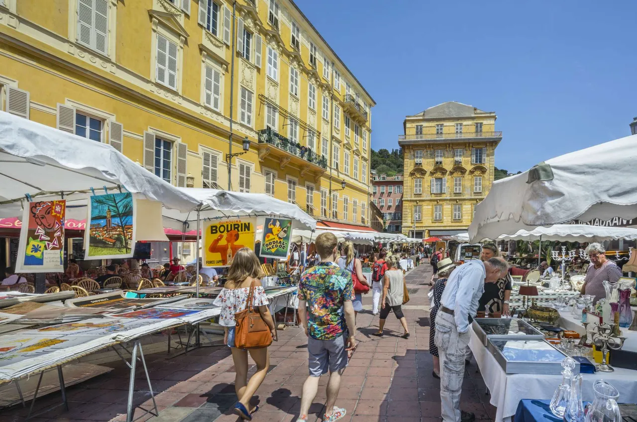 Nice, Côte d’Azur, Southern France, summer 2016, antiques and nic nac at the Monday Antique Market at Marché aux Fleurs