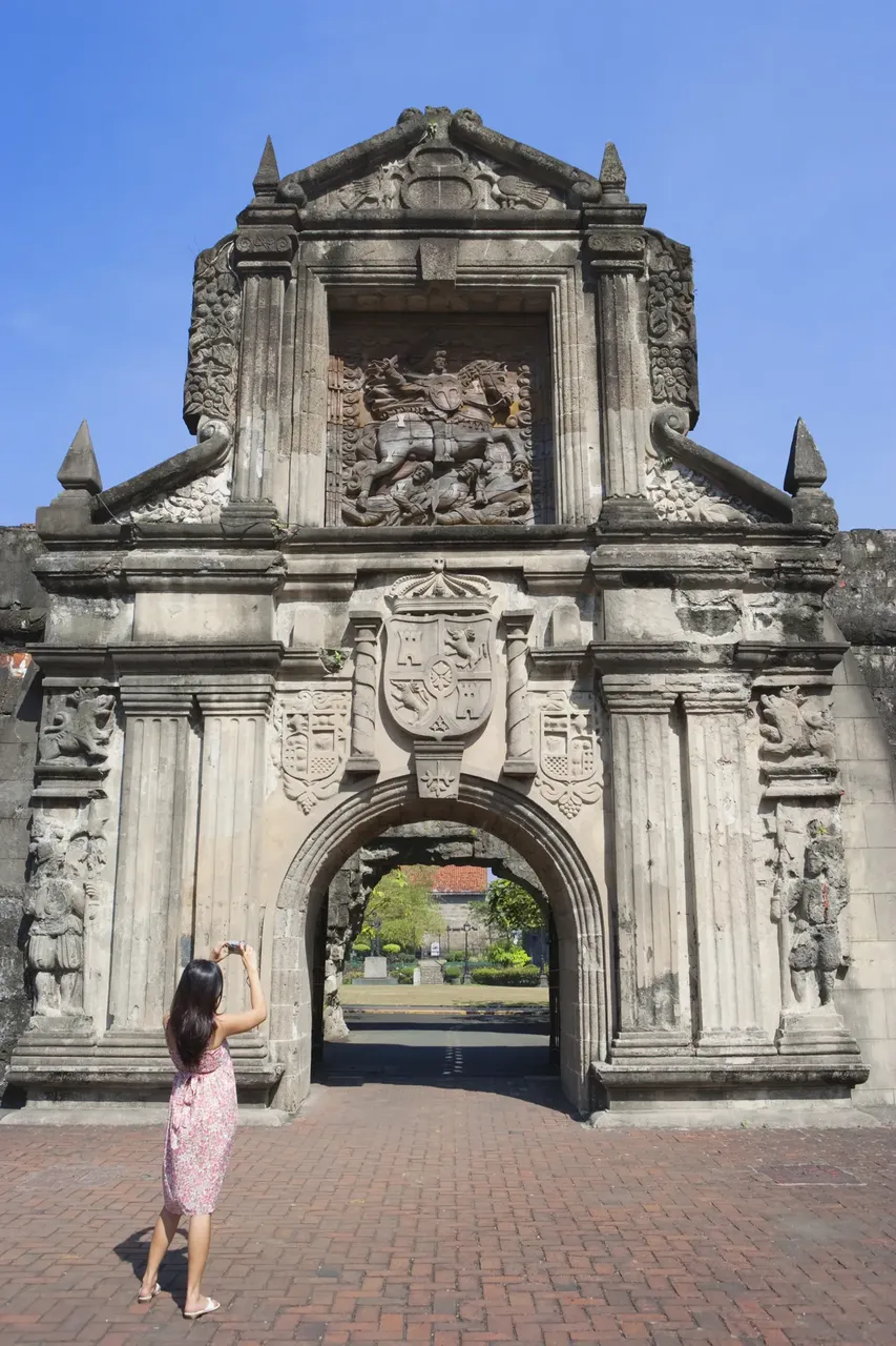 Toutist photographing Fort Santiago gate at Intramuros — Getty Images
