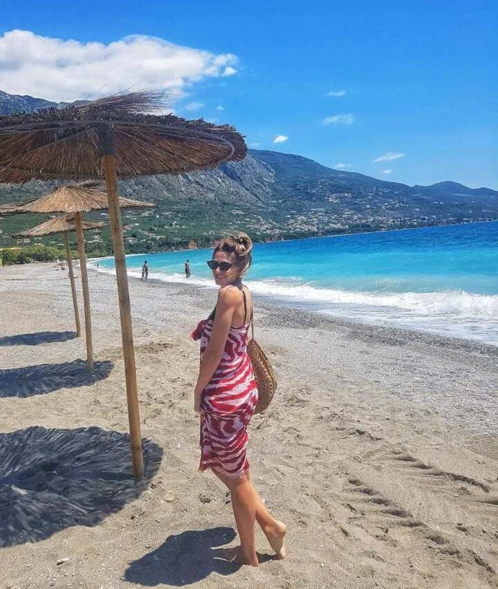 Angeliki, narozená v Kalamatě, hrdě popisuje krásu svého rodného města