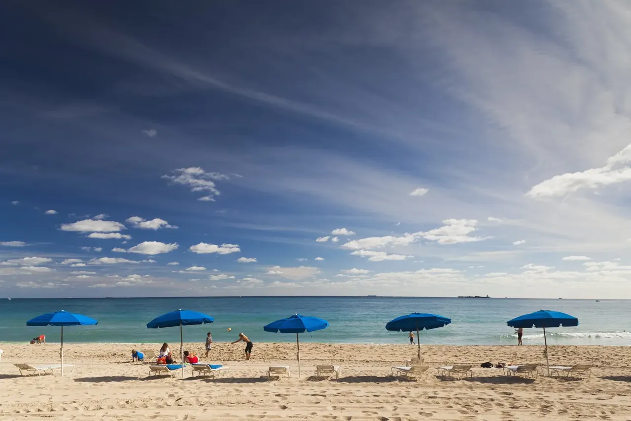 Sunny beach scene in Fort Lauderdale, Florida.
