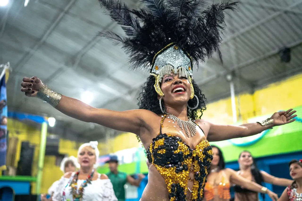 tancerka samby w Rio de Janeiro