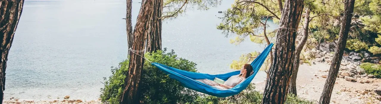 Egyedül utazás introvertáltaknak: a legjobb úti célok, ötletek, tippek és tanácsok
