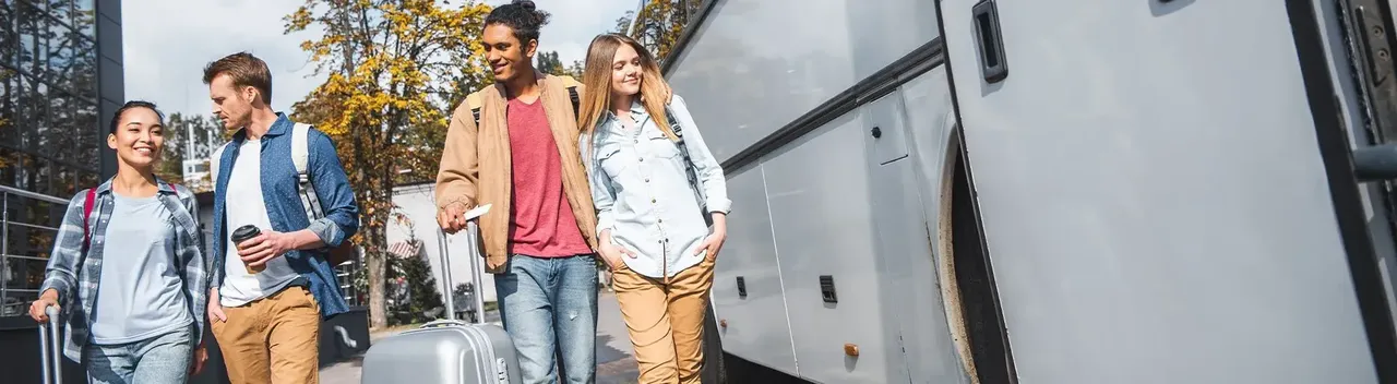 Samodzielny transfer w Kiwi.com zapewnia swobodę w podróży i oszczędność.
