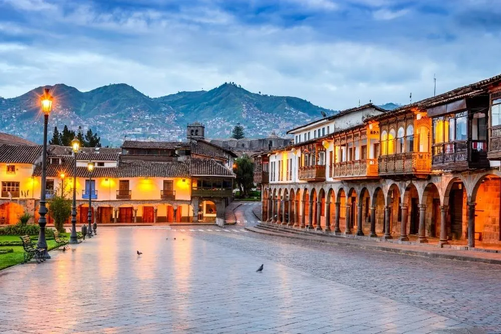 Cusco utcái este - Shutterstock