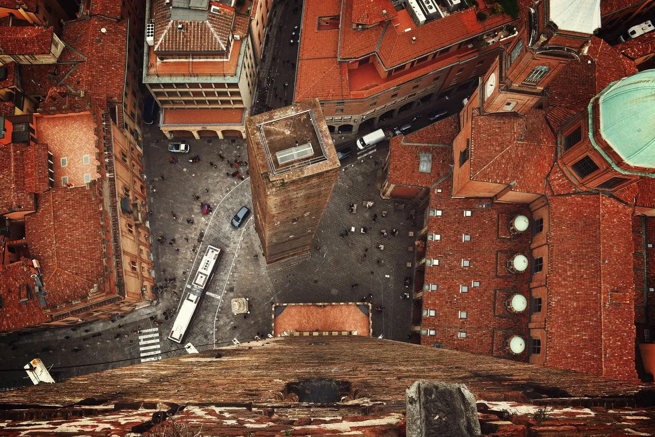Bologna is becoming a place where young people are moving away from the homeliness, conservatism and cooking of their parents’ houses — Unsplash cool weird classic Italy